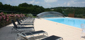 Profitez pleinement de votre séjour en Périgord grâce à cette superbe piscine de 6x12 mètres, à la fois chauffée et couverte. Spacieuse et élégante, elle offre un cadre idéal pour se détendre en toute saison